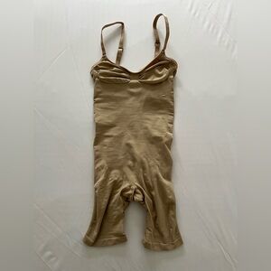 NWOT SKIMS Sculpt Midthigh Bodysuit Size: M